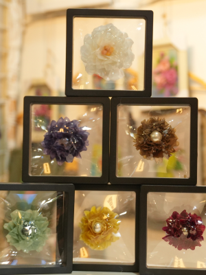 Cài Áo Hoa Từ Vảy Cá