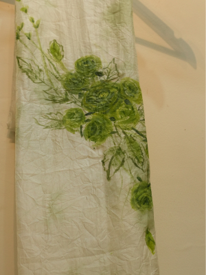 Khăn Lụa Dâu Tằm Nhuộm Tự Nhiên – Vẽ Tay Hoa Hồng Xanh