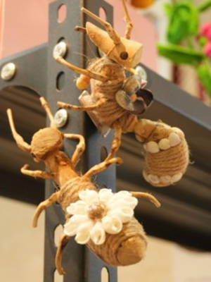 Kiến Nam Châm Rễ Tre