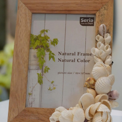 Pine wood photo frame with seashell embellishments