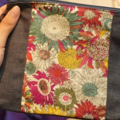 Linen single-compartment pouch