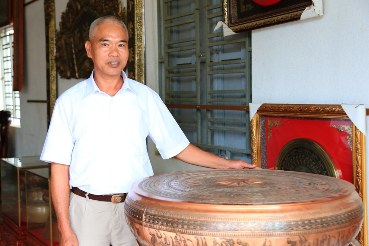 Vietnamese-bronze-casting-artisan-Nguyen-Ba-Chau